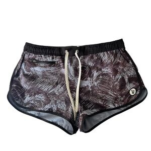 VUORI- Clementine Athletic Shorts 2” Size Small